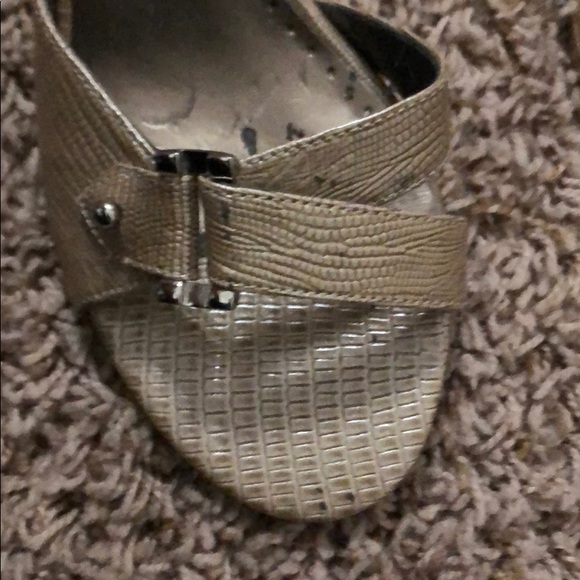 Parallel low heels - Picture 3 of 3